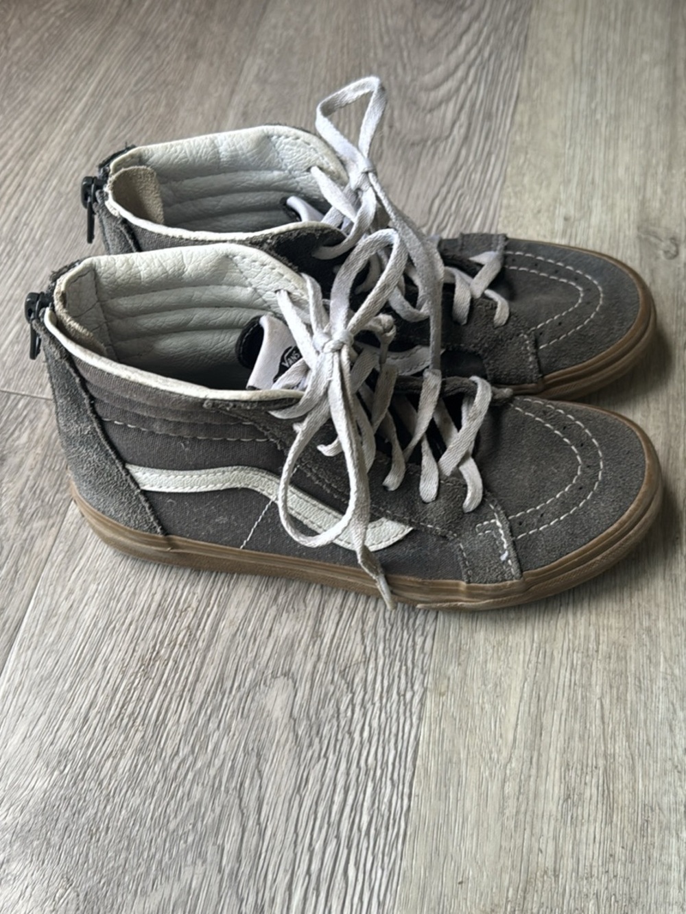 Kids Vans High-Top Skate Sneakers in Gray and White